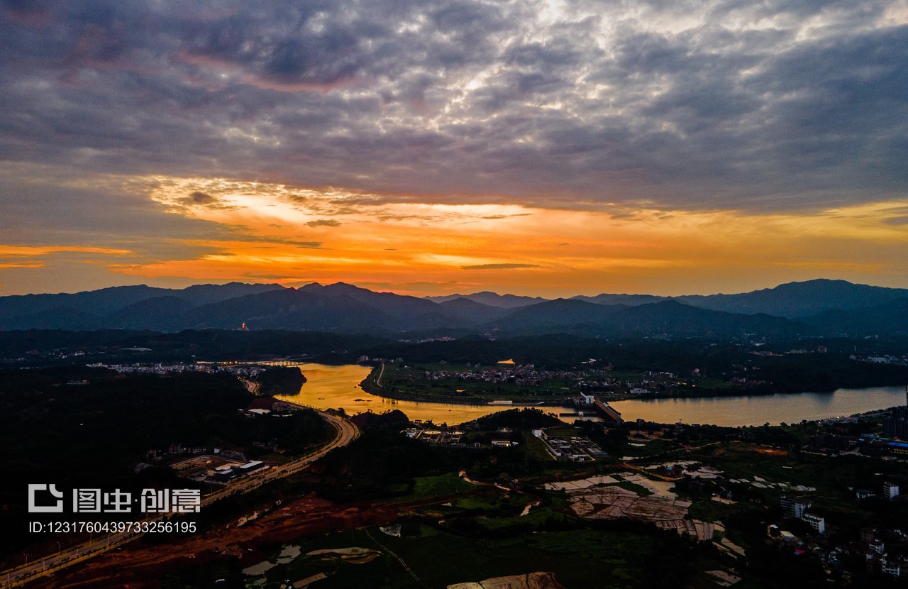 江西赣州于都县工业园,园区晚霞绚烂多彩!