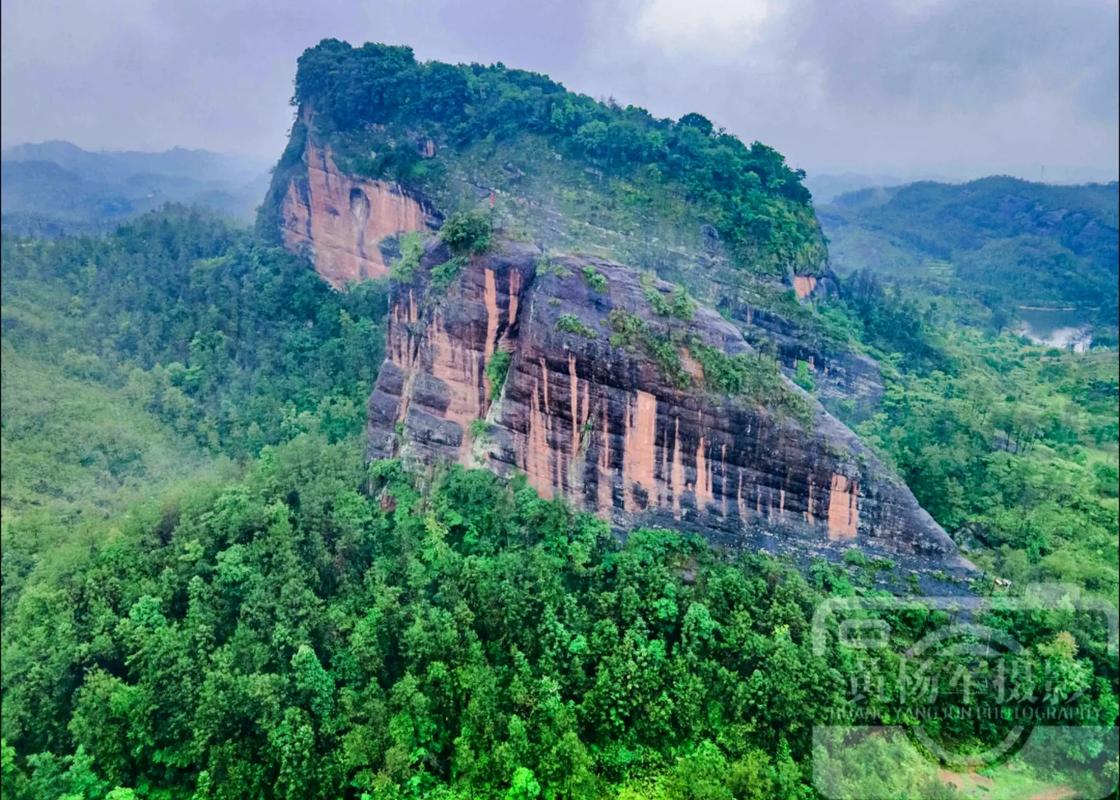 雨雾缭绕景美如画——探访于都县宽石寨